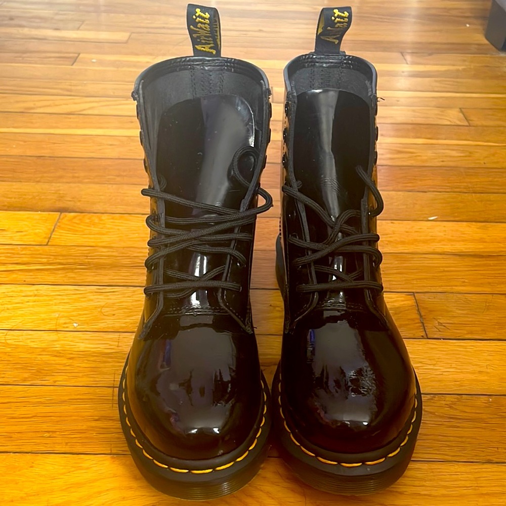 NWOT DR MARTENS